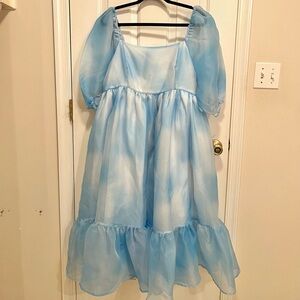 Voluminous puff sleeve dress